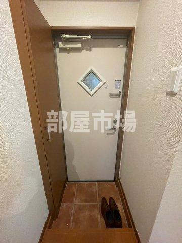 リスレーヌ蔵前の玄関