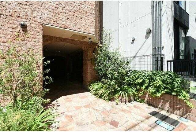 リスレーヌ蔵前のエントランス