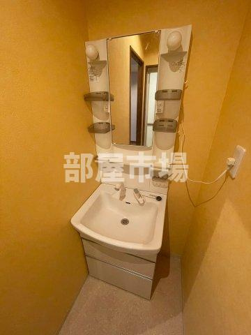 リスレーヌ蔵前の洗面所