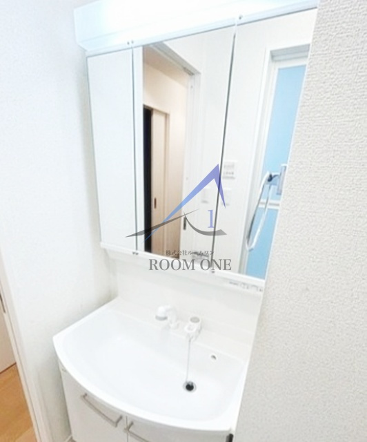 フロントハウスの洗面所|独立洗面台です。