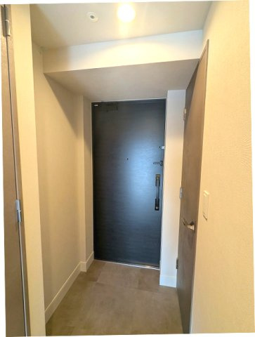 SEASON FLATS浅草六丁目の設備|ディンプルキーのダブルロックセキュリティ、人感センサー付玄関ライトです