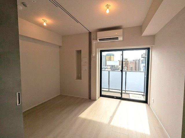 SEASON FLATS浅草六丁目の居間・リビング|南向き日当り良好