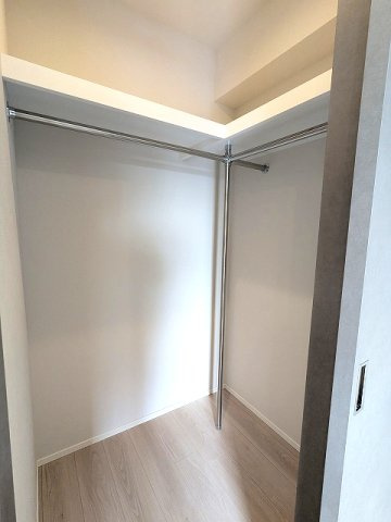 SEASON FLATS浅草六丁目の収納|ウォークインクローゼットです