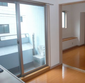 【バルコニー】 | ブランネージュ | 暖かな日差しのふりそそぐバルコニー