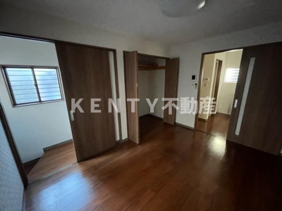 【居間・リビング】 | 第５シンエイハイム | こちらのリビングで趣味の時間をお楽しみください