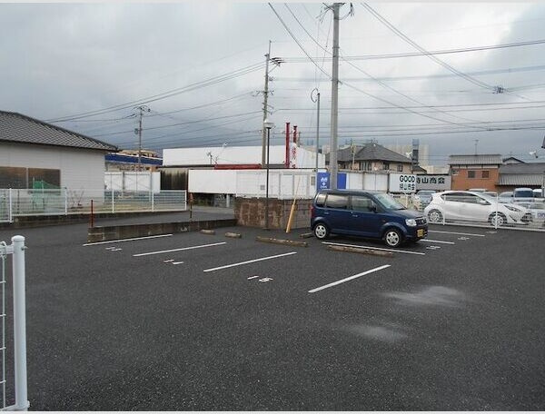 ウエストヴィレッジ 下白水の駐車場