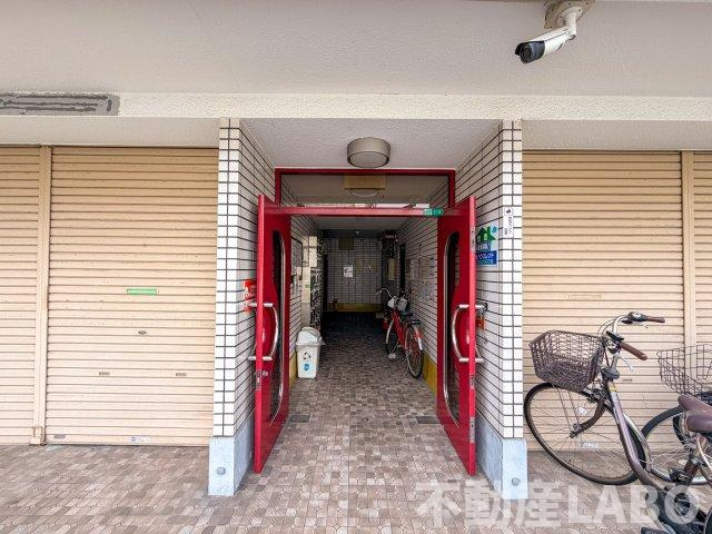 背戸口シティハイツのエントランス