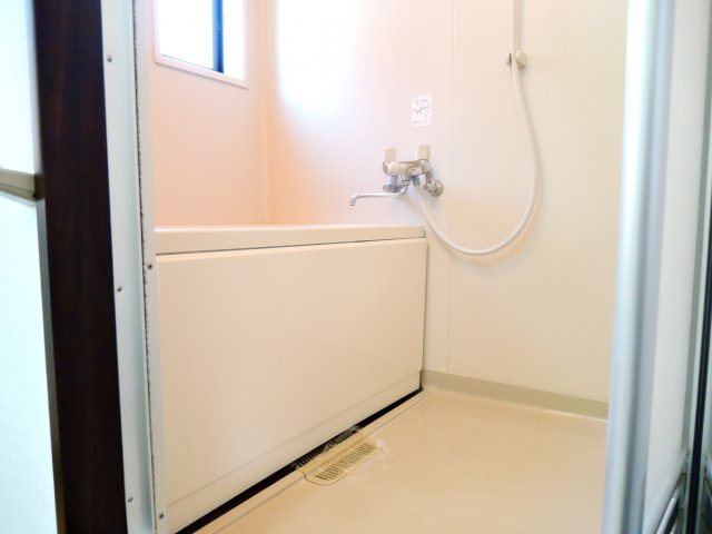 高槻市郡家新町のアパートの浴室