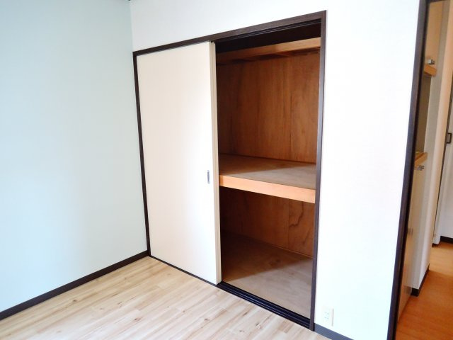 高槻市郡家新町のアパートの収納