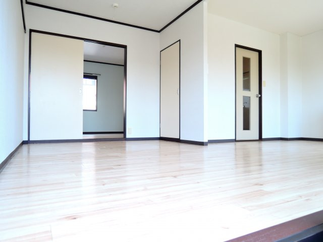 高槻市郡家新町のアパートの居間・リビング