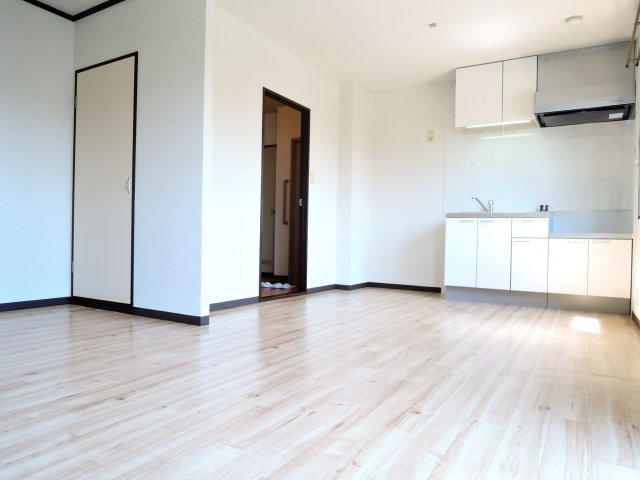 高槻市郡家新町のアパートの居間・リビング