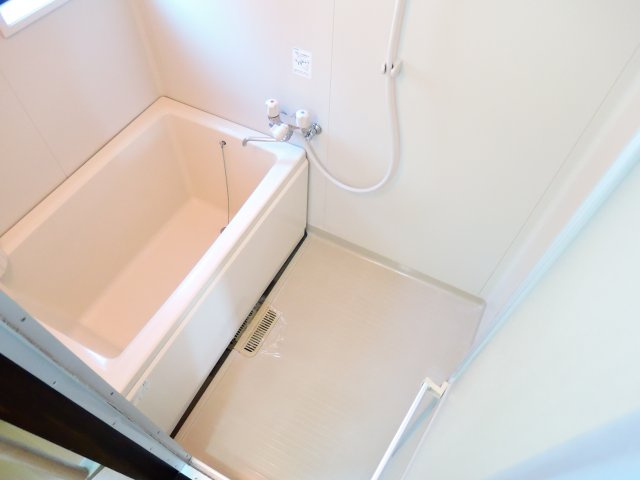 高槻市郡家新町のアパートの浴室
