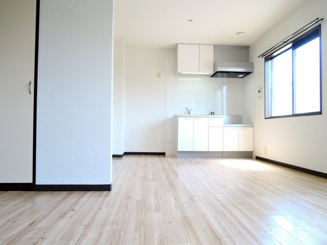 高槻市郡家新町のアパートの居間・リビング