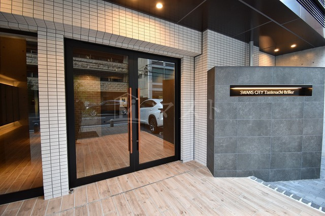 スワンズシティ谷町ブリエのエントランス