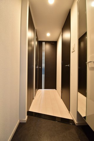 スワンズシティ谷町ブリエの玄関