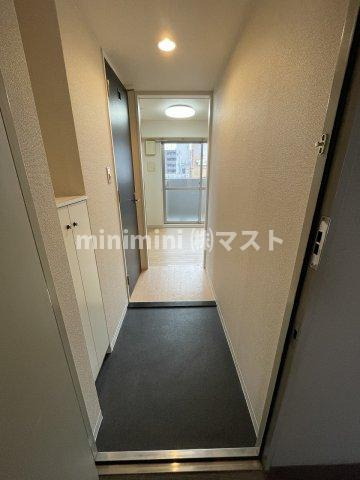 大阪市西区靱本町３丁目の賃貸マンションの玄関