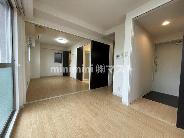 大阪市西区靱本町３丁目の賃貸マンションの居間・リビング