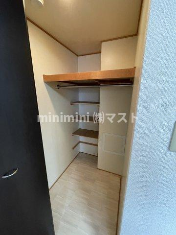 大阪市西区靱本町３丁目の賃貸マンションの収納