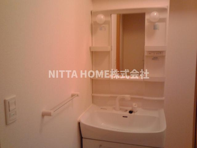 カーサヴェルデの洗面所|シャワー付きの洗面化粧台もありますよ◎