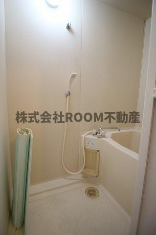 髙野貸家の浴室|落ち着いた空間のお風呂です