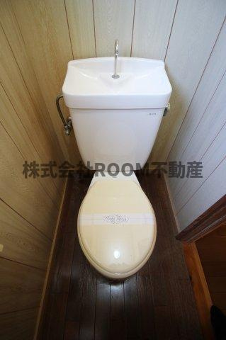 髙野貸家のトイレ|コンパクトで使いやすいトイレです