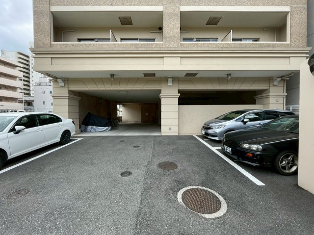 セントロイヤルクラブ新大阪の駐車場