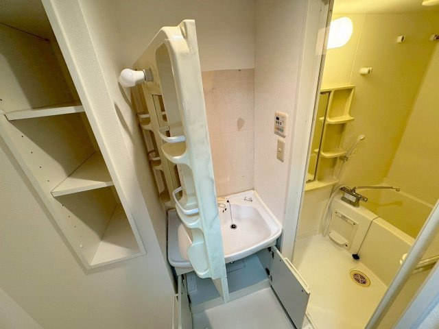 セントロイヤルクラブ新大阪の独立洗面台