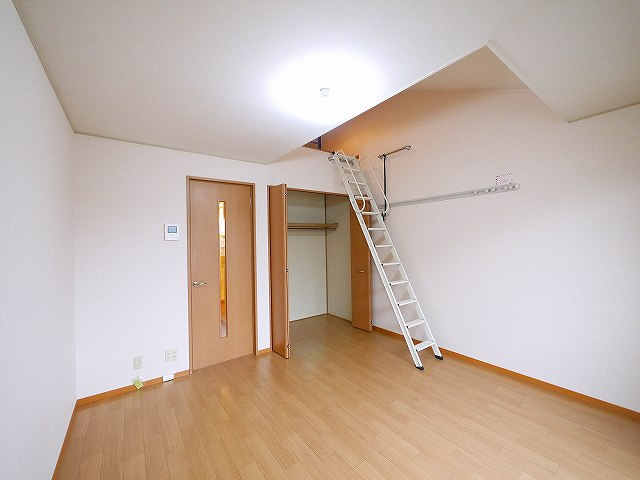 セジュール紀寺の内装|広々とした洋室です