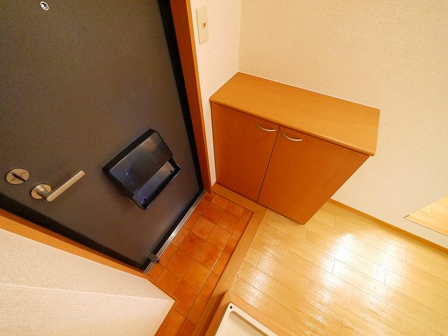 セジュール紀寺の玄関|明るい玄関です