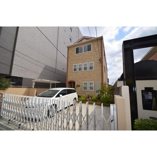 セントーレア下中条の駐車場