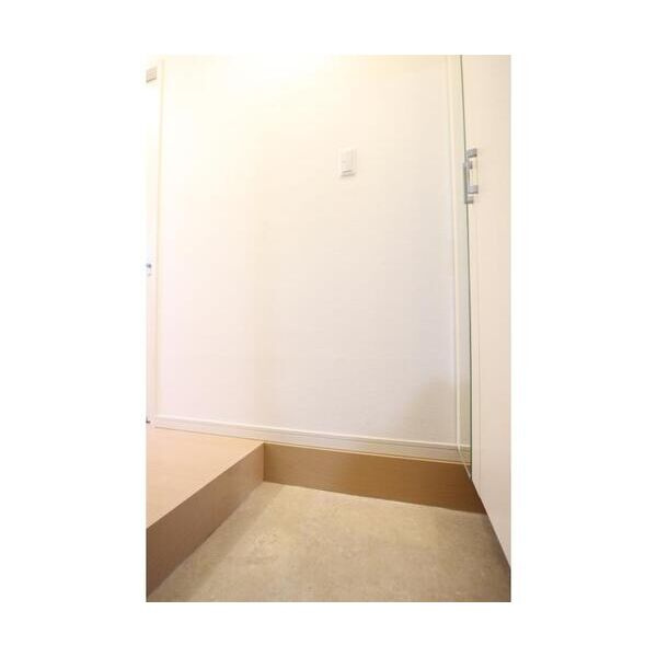 セントーレア下中条の玄関