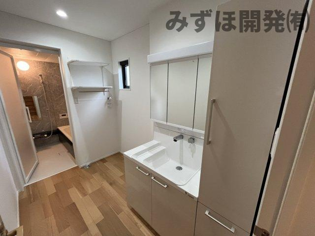 東根市神町東3丁目3-19　C棟の洗面所