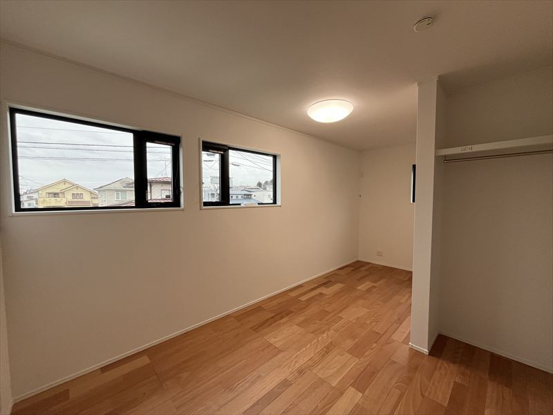 東根市神町東3丁目3-20　B棟の寝室|2階の7.4帖です。