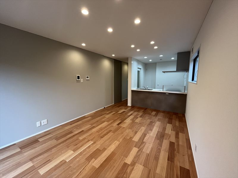 東根市神町東3丁目3-20　B棟の居間・リビング