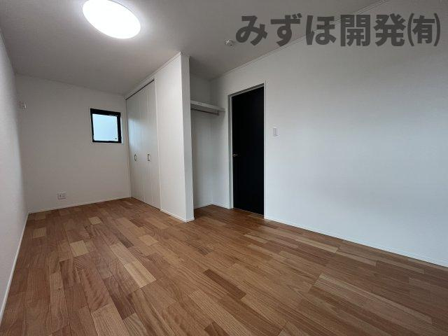 東根市神町東3丁目3-21　A棟の寝室|２階の主寝室は7.4帖です。