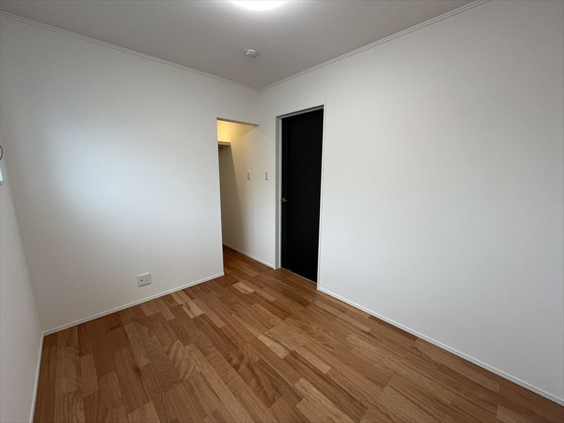 東根市神町東3丁目3-21　A棟の洋室|2階の東側の洋室4.5帖です。入ってすぐ右手にクローゼットがございます。