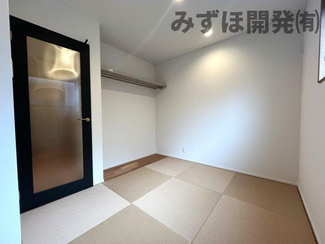 東根市神町東3丁目3-21　A棟の和室|1階には4.5帖の和室もございます。来客用としても使えますね。