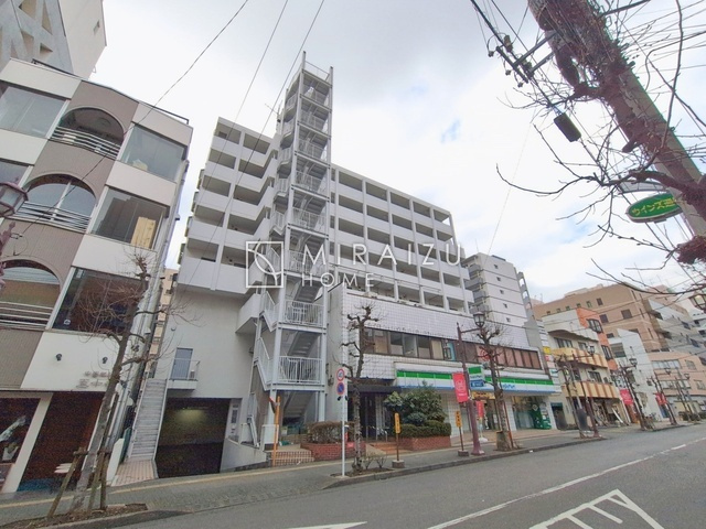 【エントランス】 | 平日・休日問わず、いつでもご見学が出来ます♪☆実際に見て、触れて感じる安心のお住まい探しを体験して下さい♪☆物件情報だけでなく、地域の特色などなどエリア情報もお伝え出来たら嬉しいです♪