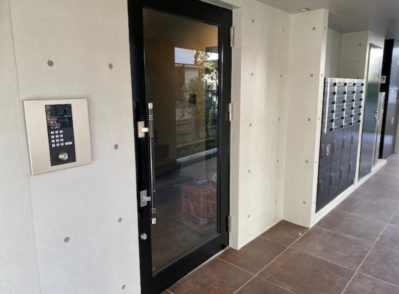 COCOFLAT　HIGASHI-KOENJIのエントランス