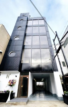 エヌプラスビルディング