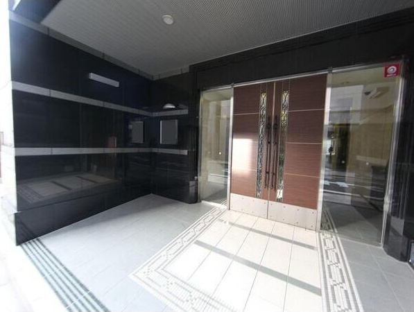 ライジングコート名古屋駅前東のエントランス