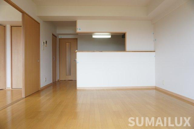 菊池郡菊陽町大字津久礼の賃貸マンションの居間・リビング