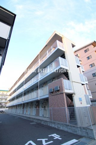 レオパレスラトナの外観