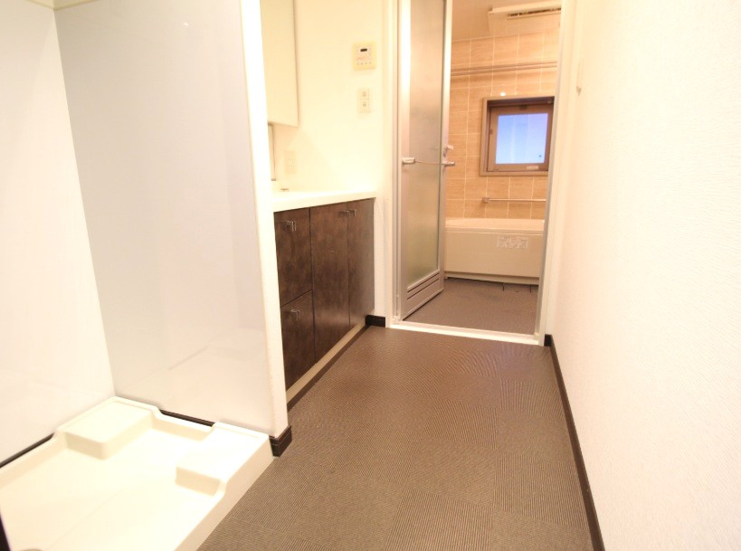 地下鉄東西線「京都市役所前」駅徒歩１０分◆田の字エリア◆改装済２ＬＤＫ◆イーグルコート京都六角雅心庵の洗面所|洗面室