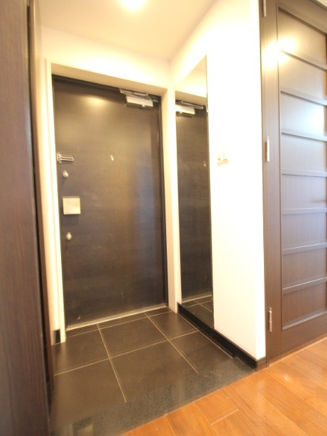 地下鉄東西線「京都市役所前」駅徒歩１０分◆田の字エリア◆改装済２ＬＤＫ◆イーグルコート京都六角雅心庵の玄関|玄関