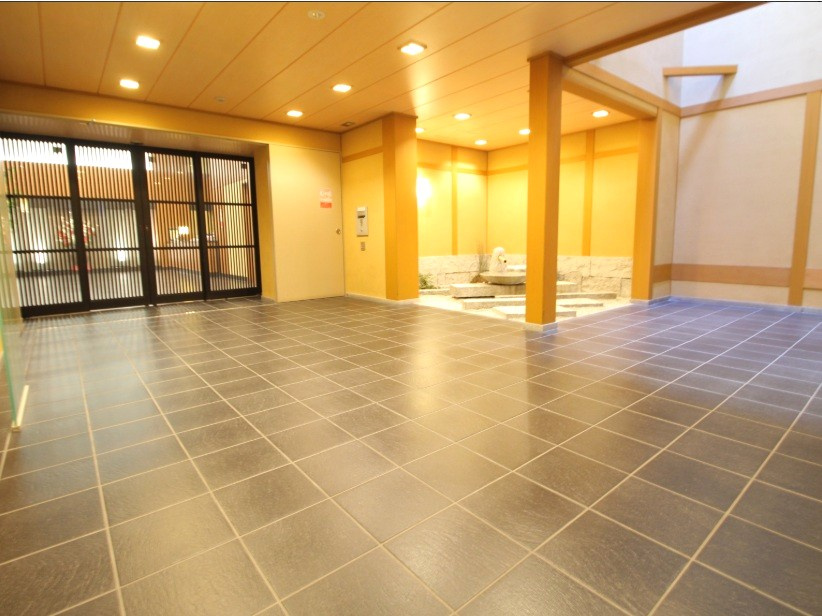 地下鉄東西線「京都市役所前」駅徒歩１０分◆田の字エリア◆改装済２ＬＤＫ◆イーグルコート京都六角雅心庵のロビー|ロビー