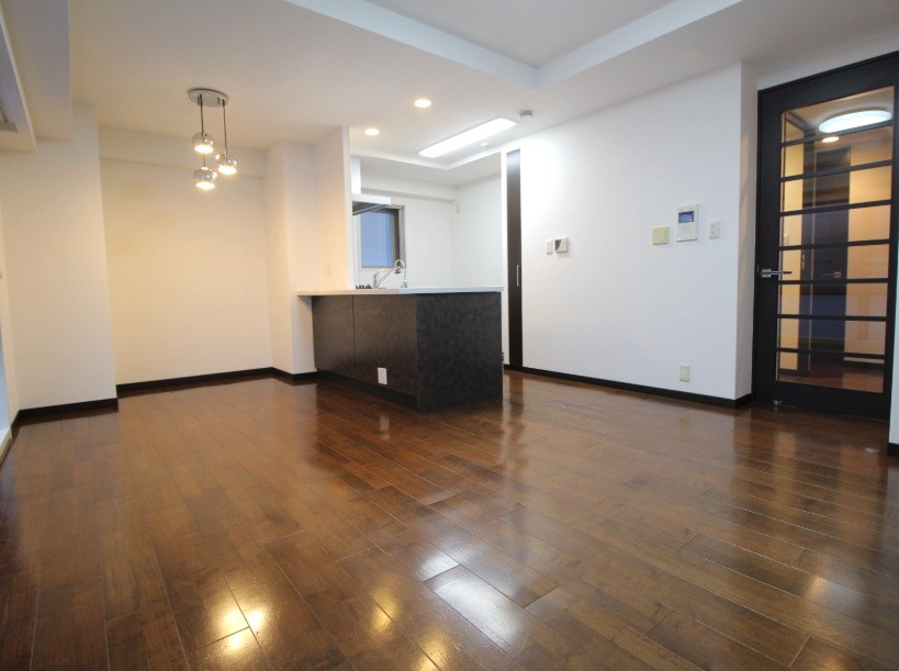 地下鉄東西線「京都市役所前」駅徒歩１０分◆田の字エリア◆改装済２ＬＤＫ◆イーグルコート京都六角雅心庵の居間・リビング|リビング