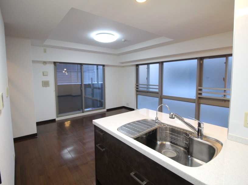 地下鉄東西線「京都市役所前」駅徒歩１０分◆田の字エリア◆改装済２ＬＤＫ◆イーグルコート京都六角雅心庵の居間・リビング|リビング