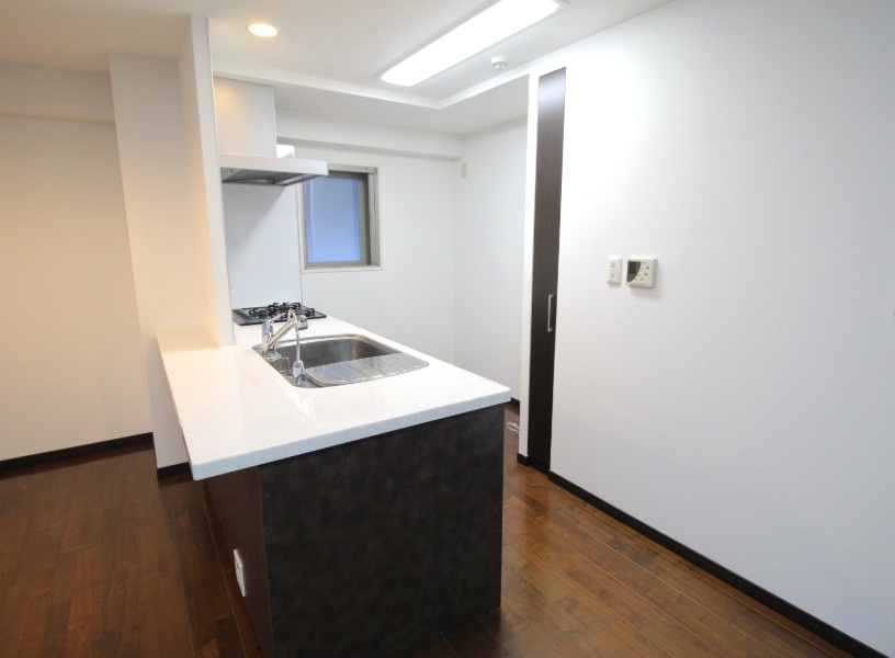 地下鉄東西線「京都市役所前」駅徒歩１０分◆田の字エリア◆改装済２ＬＤＫ◆イーグルコート京都六角雅心庵のキッチン|キッチン