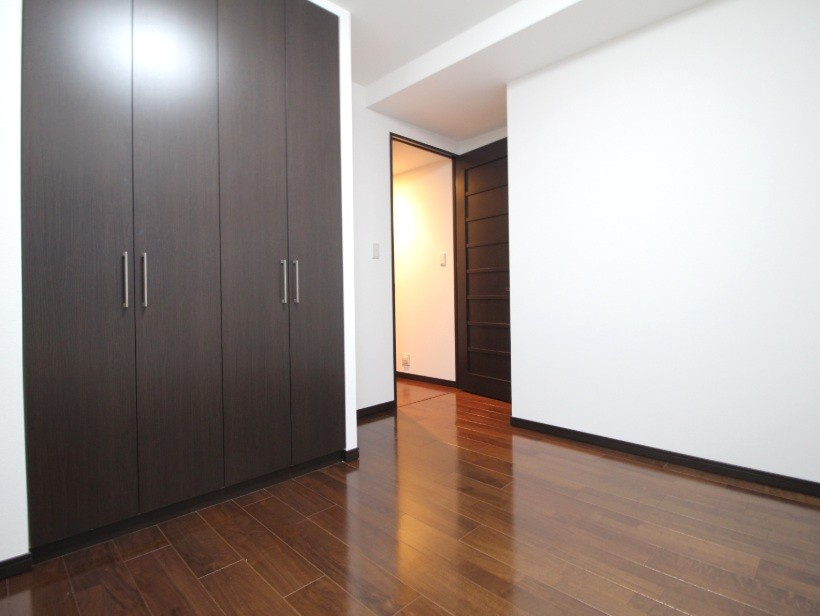 地下鉄東西線「京都市役所前」駅徒歩１０分◆田の字エリア◆改装済２ＬＤＫ◆イーグルコート京都六角雅心庵の収納|クローゼット（洋室６.０帖）